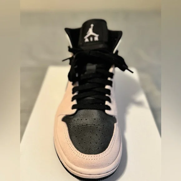 2020 RELEASE 7.5 Air Jordan 1 Mid Dirty Powder Iridescent! - Picture 5 of 12